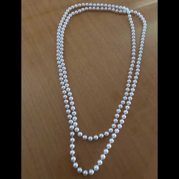 SPECIAL! Any 2 for 20, 3 for 25! Long white faux pearl necklace - Picture 4 of 4